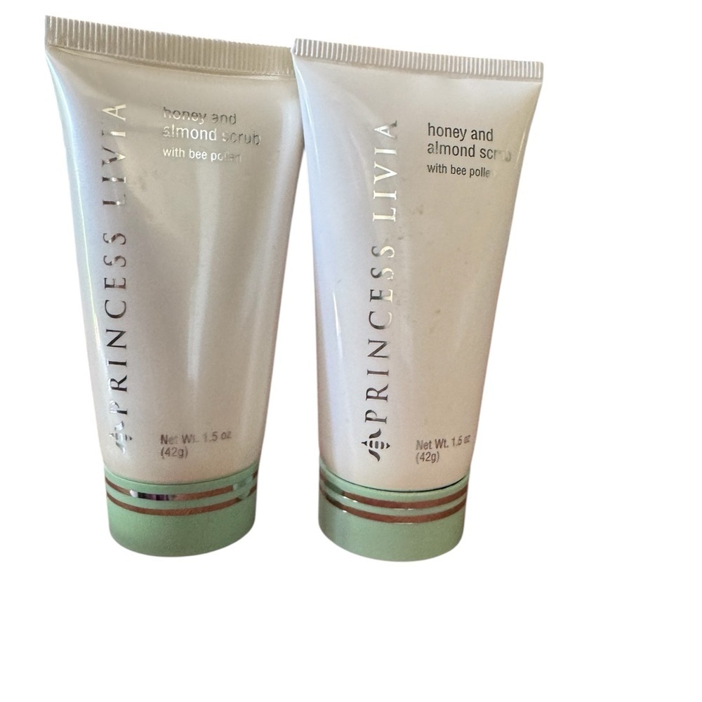 5/$25 NWT Princess Livia Honey and Almond Scrub Travel Size Set 1.5 oz each